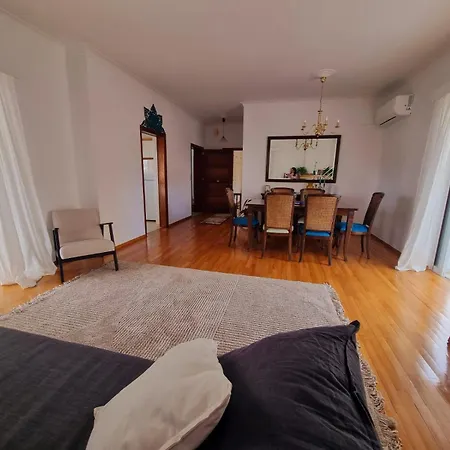 With Sea View 1 لوترا إديبسو